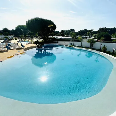 Domek alpejski Les Charmettes Mobilhome Neuf 3 Ch - 2 Sdb Climatise - Terrasse Totalement Abritee - Locsweethome