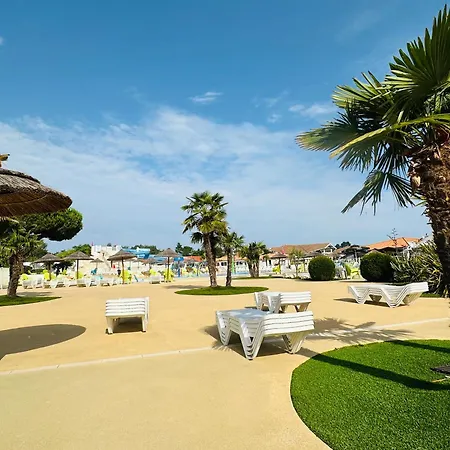 Les Charmettes Mobilhome Neuf 3 Ch - 2 Sdb Climatise - Terrasse Totalement Abritee - Locsweethome *