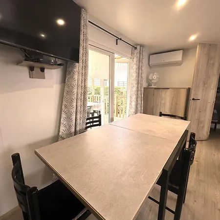 Domek alpejski Les Charmettes Mobilhome Neuf 3 Ch - 2 Sdb Climatise - Terrasse Totalement Abritee - Locsweethome *