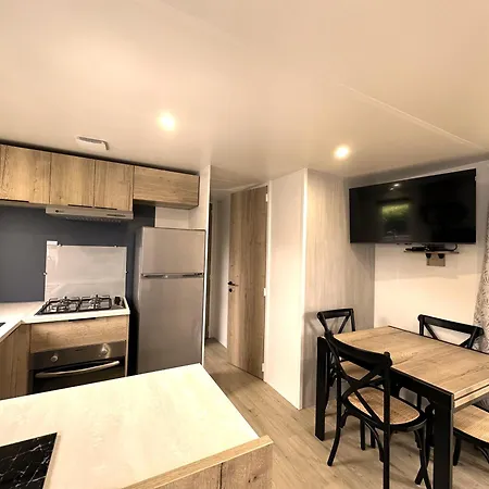 Les Charmettes Mobilhome Neuf 3 Ch - 2 Sdb Climatise - Terrasse Totalement Abritee - Locsweethome