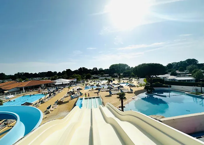 Les Charmettes Mobilhome Neuf 3 Ch - 2 Sdb Climatise - Terrasse Totalement Abritee - Locsweethome シャレー