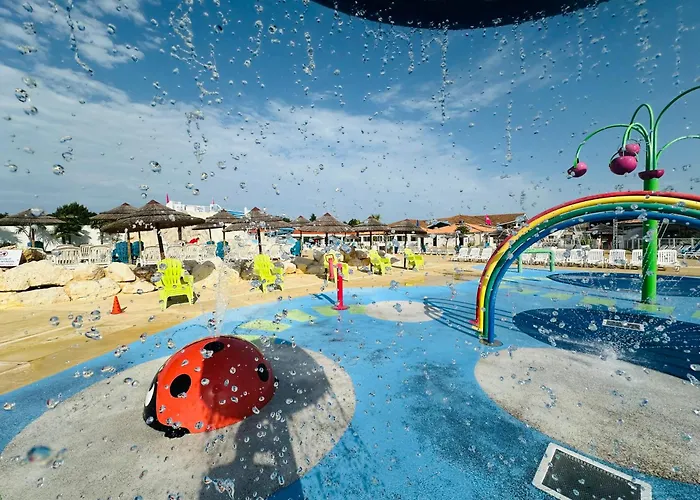 Les Charmettes Mobilhome Neuf 3 Ch - 2 Sdb Climatise - Terrasse Totalement Abritee - Locsweethome シャレー *