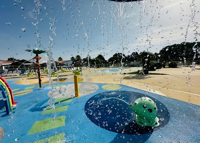 Les Charmettes Mobilhome Neuf 3 Ch - 2 Sdb Climatise - Terrasse Totalement Abritee - Locsweethome シャレー レ・マトゥ