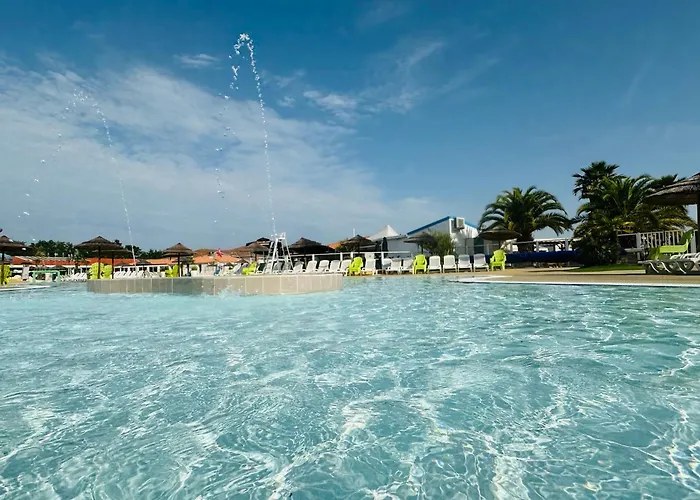 Les Charmettes Mobilhome Neuf 3 Ch - 2 Sdb Climatise - Terrasse Totalement Abritee - Locsweethome シャレー