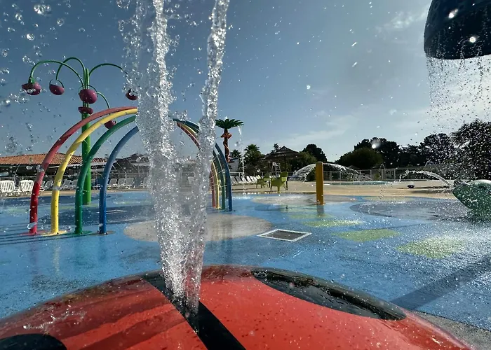 Les Charmettes Mobilhome Neuf 3 Ch - 2 Sdb Climatise - Terrasse Totalement Abritee - Locsweethome シャレー