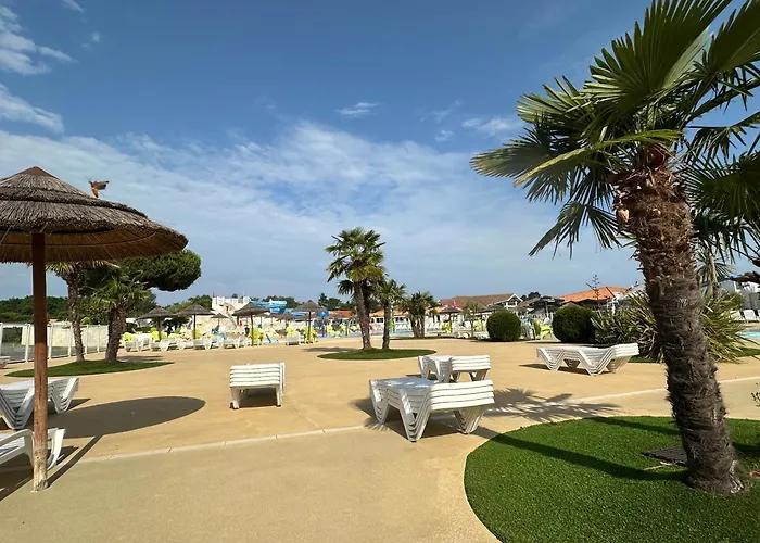 Les Charmettes Mobilhome Neuf 3 Ch - 2 Sdb Climatise - Terrasse Totalement Abritee - Locsweethome * レ・マトゥ