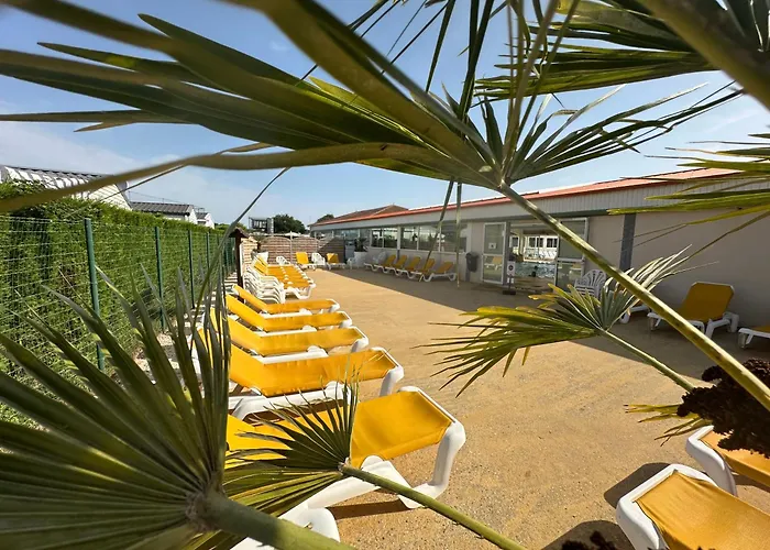 Les Charmettes Mobilhome Neuf 3 Ch - 2 Sdb Climatise - Terrasse Totalement Abritee - Locsweethome シャレー *