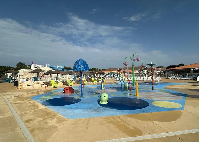 Les Charmettes Mobilhome Neuf 3 Ch - 2 Sdb Climatise - Terrasse Totalement Abritee - Locsweethome シャレー レ・マトゥ