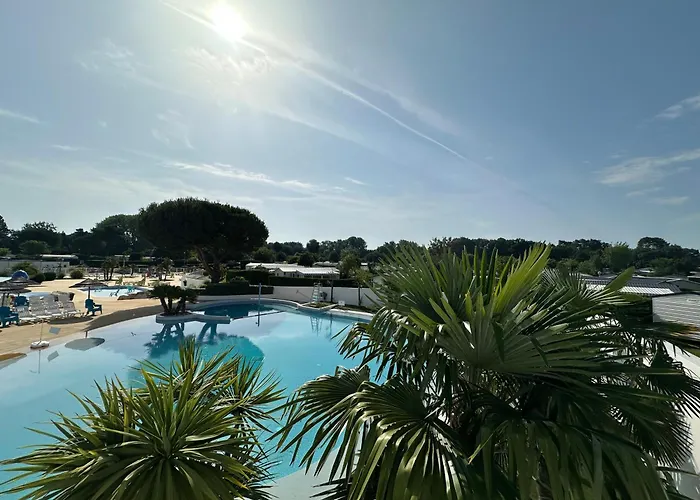 Les Charmettes Mobilhome Neuf 3 Ch - 2 Sdb Climatise - Terrasse Totalement Abritee - Locsweethome シャレー