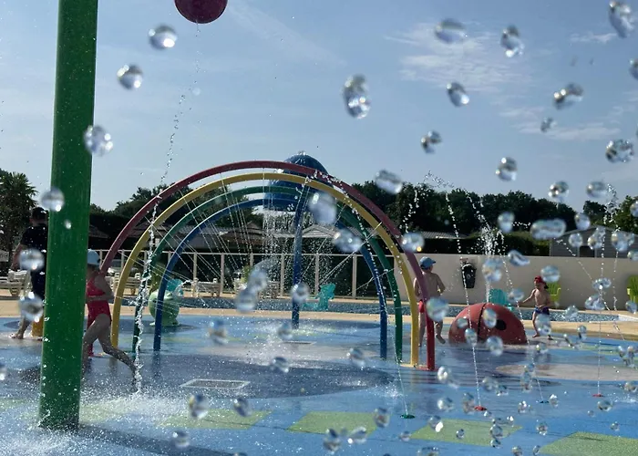 Les Charmettes Mobilhome Neuf 3 Ch - 2 Sdb Climatise - Terrasse Totalement Abritee - Locsweethome レ・マトゥ