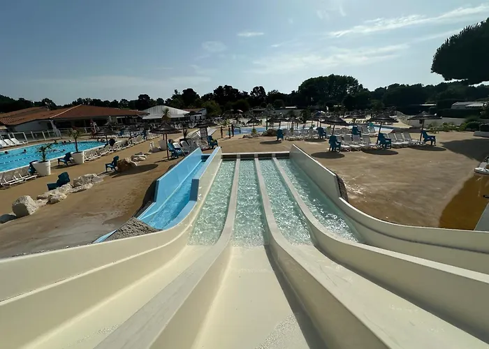 Les Charmettes Mobilhome Neuf 3 Ch - 2 Sdb Climatise - Terrasse Totalement Abritee - Locsweethome * レ・マトゥ