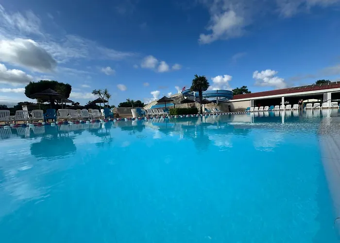 Les Charmettes Mobilhome Neuf 3 Ch - 2 Sdb Climatise - Terrasse Totalement Abritee - Locsweethome シャレー *