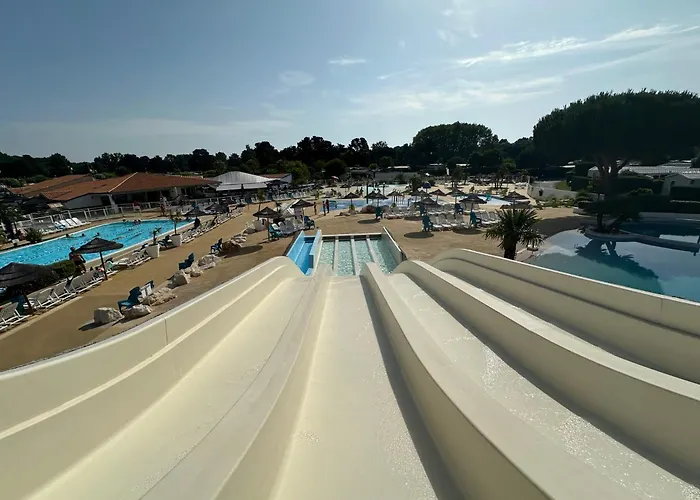 シャレー Les Charmettes Mobilhome Neuf 3 Ch - 2 Sdb Climatise - Terrasse Totalement Abritee - Locsweethome レ・マトゥ