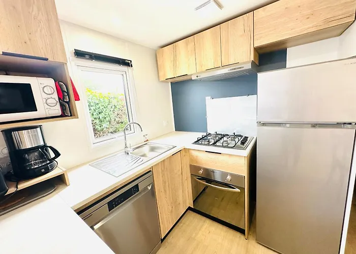 Les Charmettes Mobilhome Neuf 3 Ch - 2 Sdb Climatise - Terrasse Totalement Abritee - Locsweethome レ・マトゥ