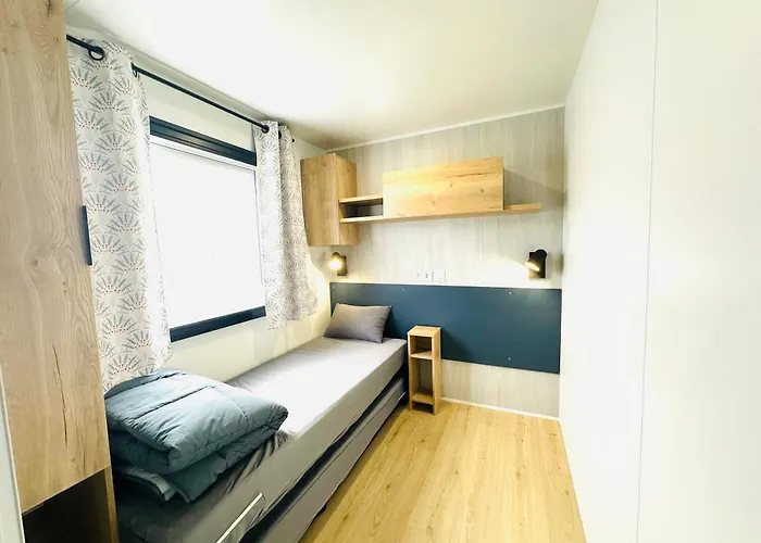 Les Charmettes Mobilhome Neuf 3 Ch - 2 Sdb Climatise - Terrasse Totalement Abritee - Locsweethome シャレー *